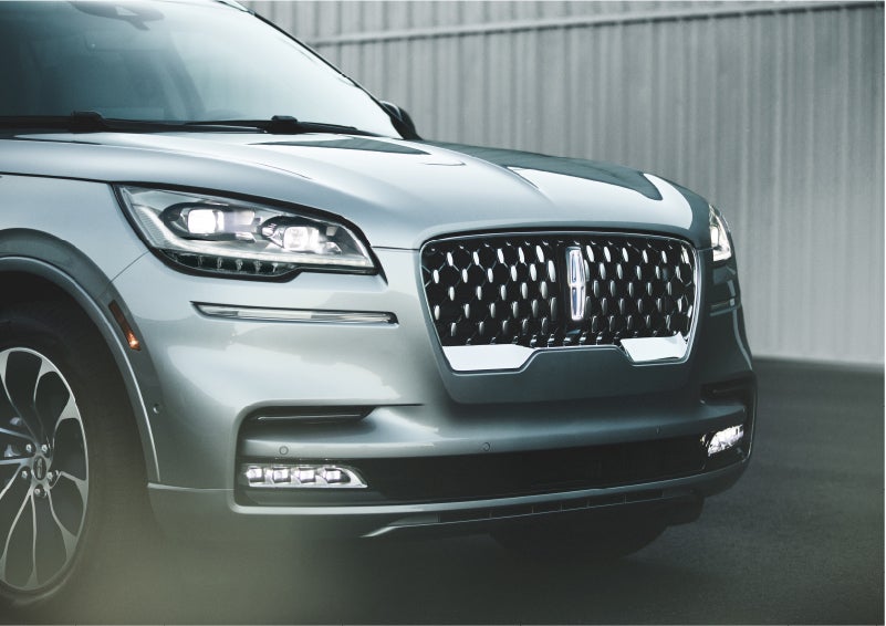 The available adaptive pixel LED headlamps of the 2023 Lincoln Aviator® SUV activated | Magic City Lincoln in Roanoke VA