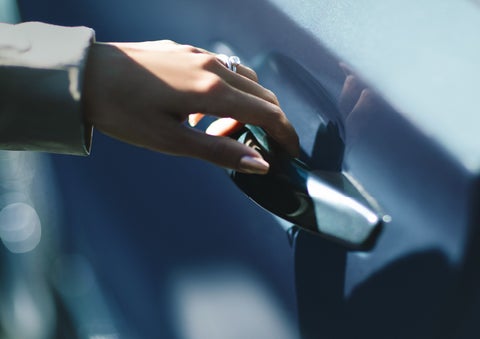 A hand gracefully grips the Light Touch Handle of a 2024 Lincoln Aviator® SUV to demonstrate its ease of use | Magic City Lincoln in Roanoke VA